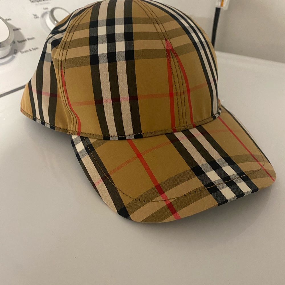 Burberry hat XL